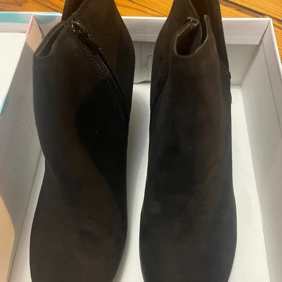 Soda Black Ankle Booties with Sleek Minimalist Design - Picture 2 of 6